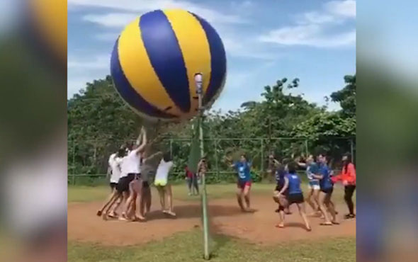 Böyle voleybol maçı görülmedi! Bütün takım seferber oldu