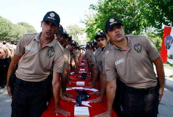 Başarılı bekçiler polis olacak