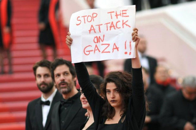 Dünyaca ünlü oyuncu Cannes'da Filistin için pankart açtı! 