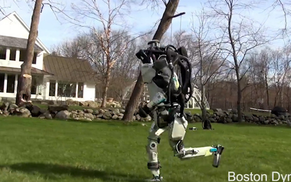 ABD'li şirketin ürettiği insansı robot doğada koşabiliyor