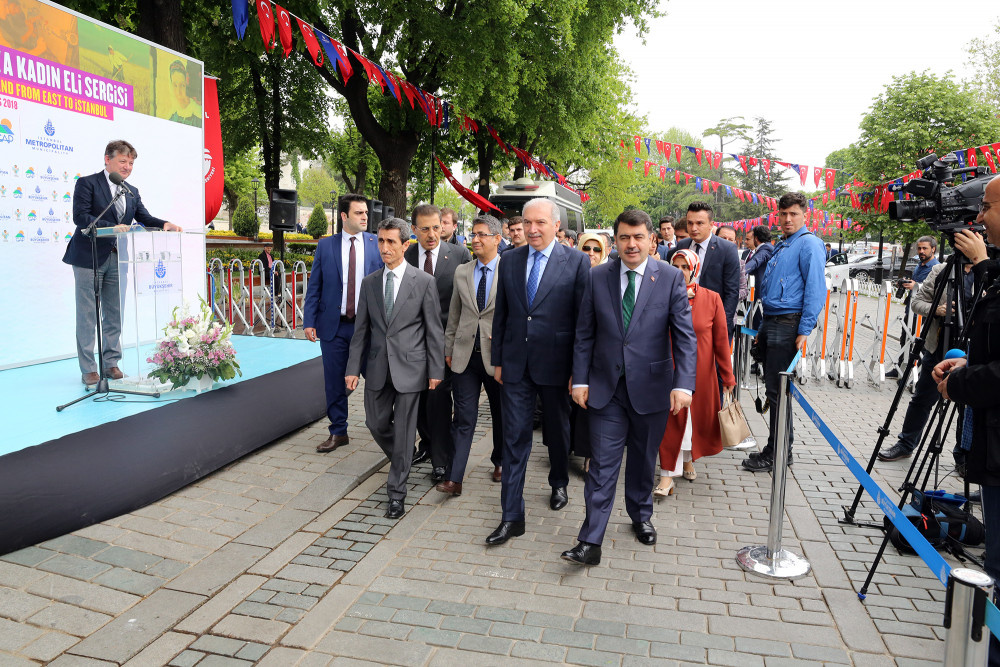 Başkan Uysal 'Doğudan İstanbul'a Kadın Eli Sergisi'nin açılışını yaptı