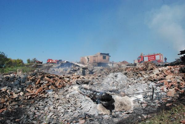 7 ev ve 3 samanlık yandı: Köylüleri imam kurtardı!