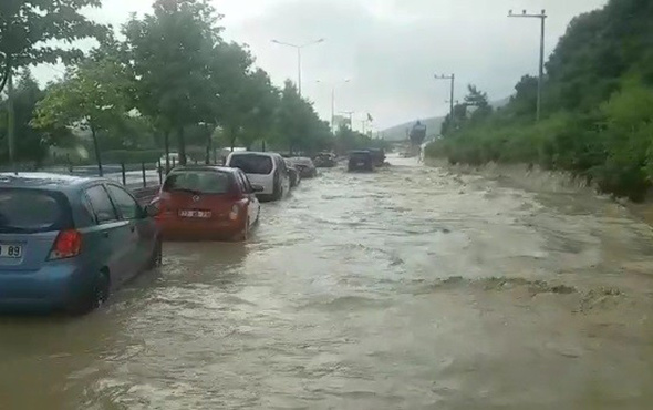 İstanbul yolunu sel bastı!