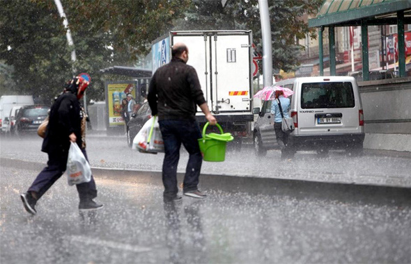 Ankara'da dolu ve yağmur alarmı saatlik hava durumuna bakın