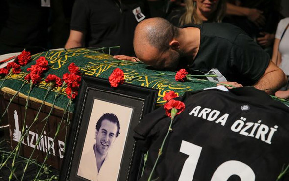 Vefat eden oyuncu Arda Öziri için tören düzenlendi