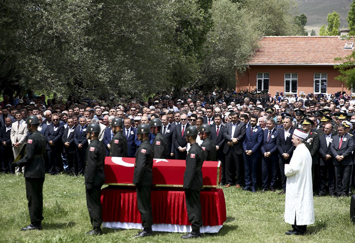 Kuzey Irak şehidi gözyaşlarıyla uğurlandı...