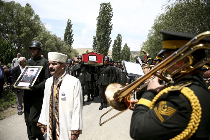 Kuzey Irak şehidi gözyaşlarıyla uğurlandı...