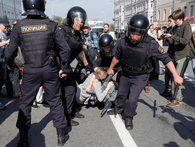 Rusya fena karıştı! Polisten sert müdahale