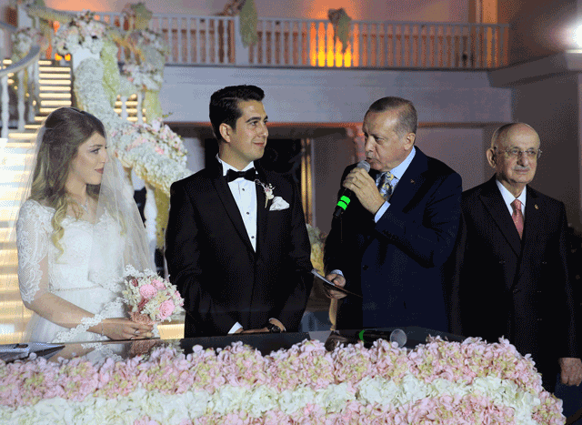 Cumhurbaşkanı Erdoğan, Bakan Özhaseki’nin kızının nikah şahidi oldu