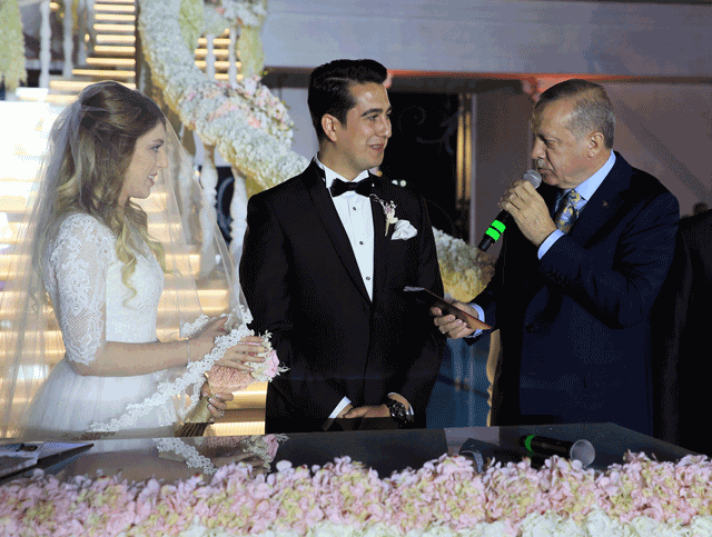 Cumhurbaşkanı Erdoğan, Bakan Özhaseki’nin kızının nikah şahidi oldu