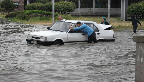 Bu fotoğraflar bugün çekildi: 20 dakikada bu hale geldi!