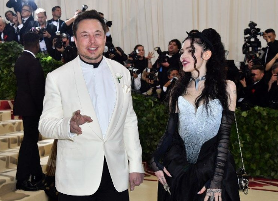 Elon Musk ve yeni sevgilisi Grimes ilişkisi bakın nasıl başlamış