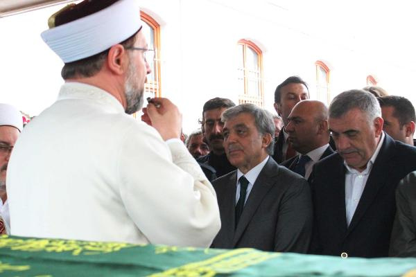 Cenazede Abdullah Gül'e tepki: Reisime hainlik yaptın