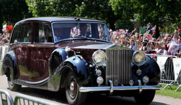 Prens Harry Megan Markle'ın arabası cenaze arabasıymış dünya şoke eden detay