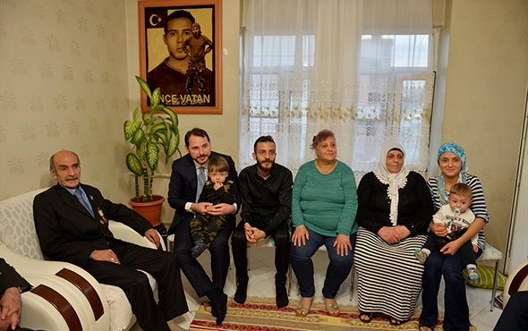 Berat Albayrak'tan şehit ailesine ziyaret