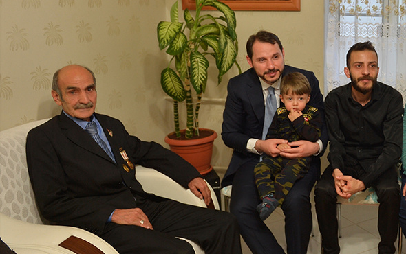 Berat Albayrak'tan şehit ailesine ziyaret