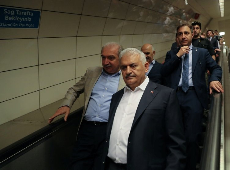 Başbakan metroya bindi görenler gözlerine inanamadı