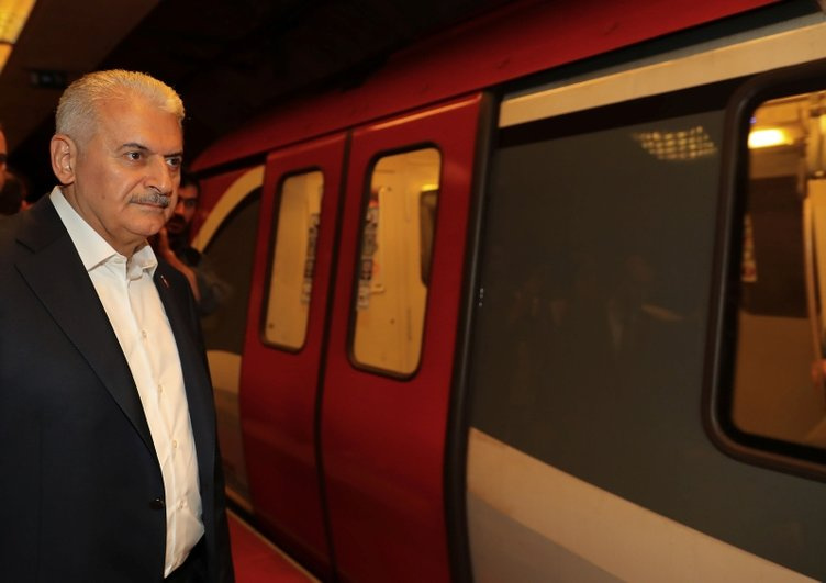 Başbakan metroya bindi görenler gözlerine inanamadı