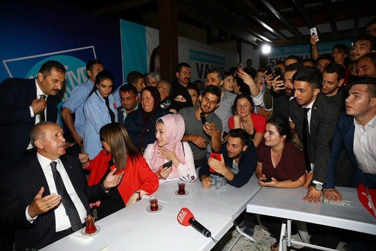Cumhurbaşkanı Erdoğan'dan 'kıraathane' ziyareti