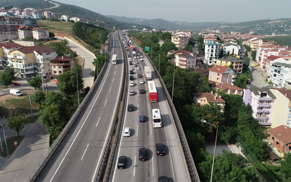 TEM’deki bayram trafiği havadan görüntülendi