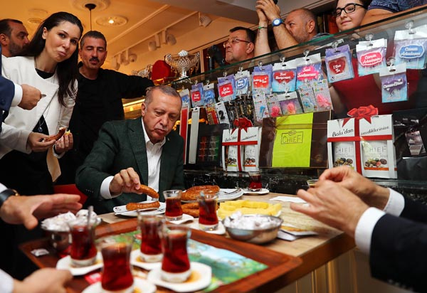 Cumhurbaşkanı Erdoğan’dan geline hediye!