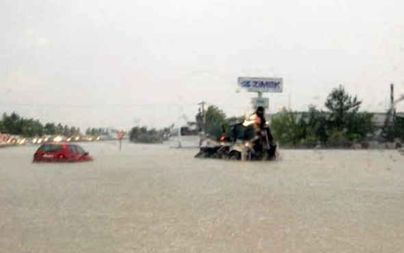 Şoke eden görüntü: 2 kent arasındaki yol trafiğe kapandı!