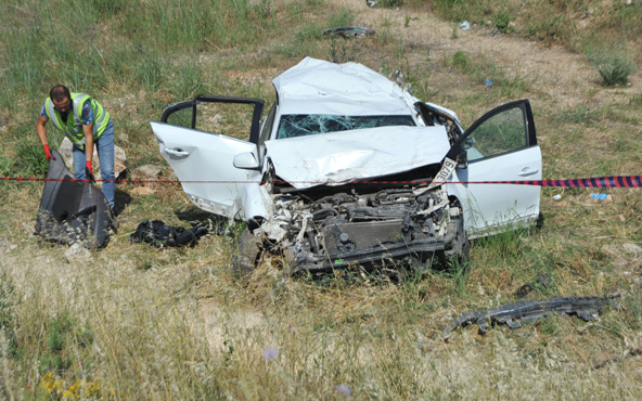 Bursa'da otomobil şarampole devrildi: 1 ölü, 1 yaralı