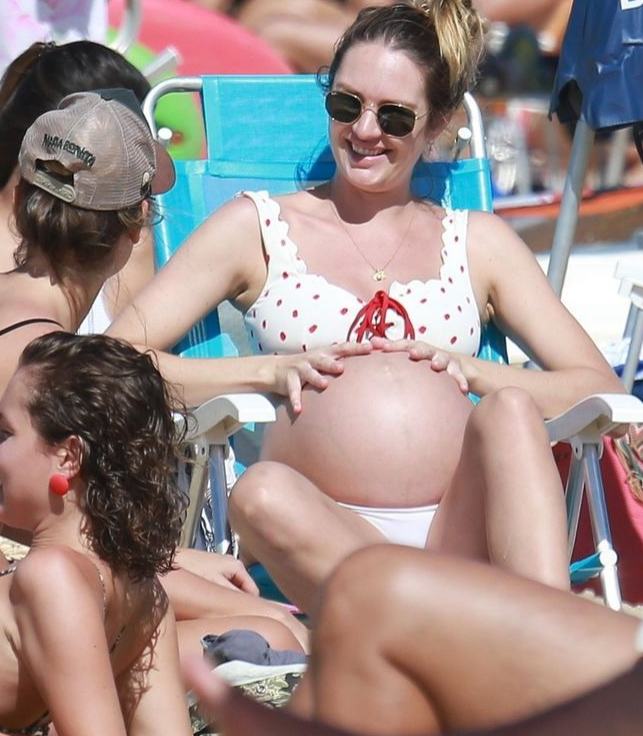 Candice Swanepoel ikinci kez anne oldu!