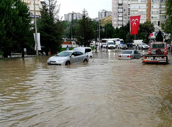  Ankara'yı şiddetli yağış vurdu