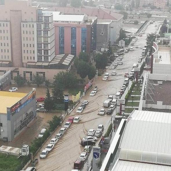  Ankara'yı şiddetli yağış vurdu