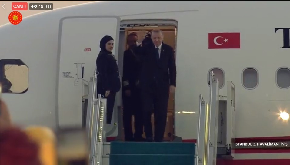 Üçüncü havalimanında ilk inişi  Erdoğan yaptı