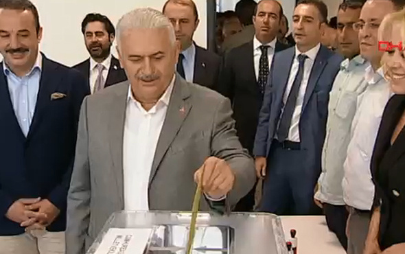 Binali Yıldırım oyunu kullandı espriyi patlattı