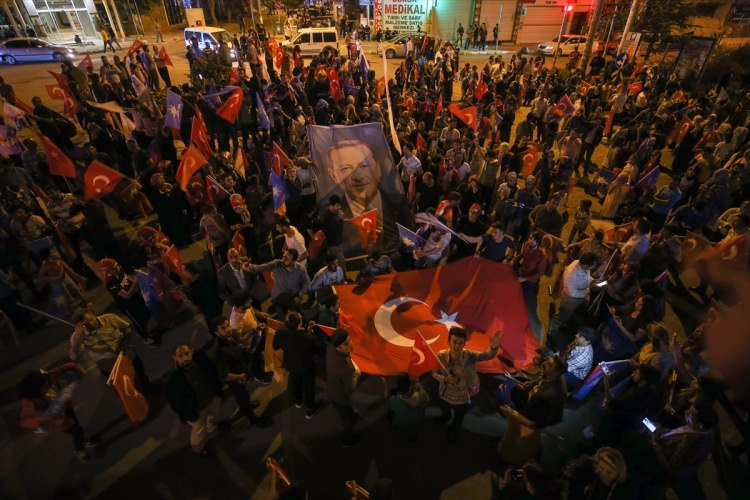 Tarihi seçimin yurt dışındaki yansımaları nasıl oldu?