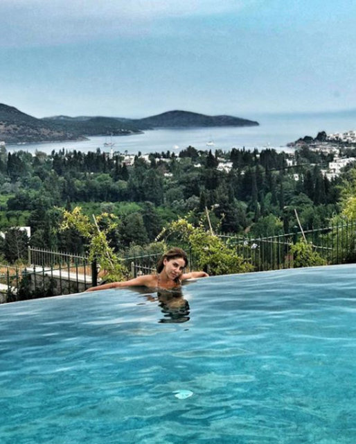 Irmak Ünal'dan tatil  pozu