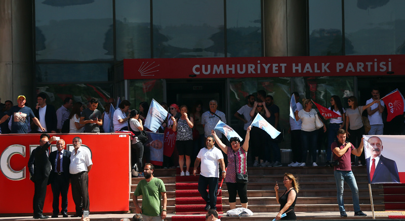 CHP'lilerden oturma eylemiyle ilgili flaş karar