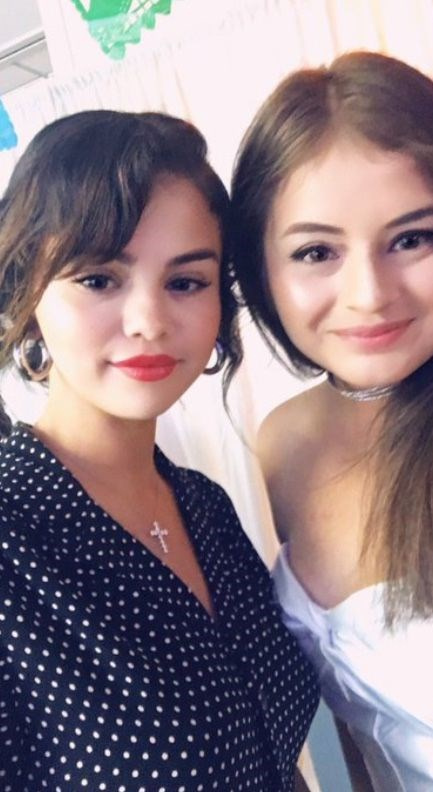 Selena Gomez'den kanser hastası çocuklara anlamlı ziyaret