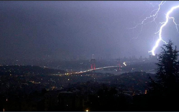 Şiddetli yağışlar İstanbul'u fena vurdu