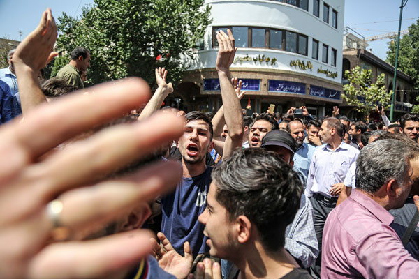 İran sarsılıyor! Sokak karışık Sovyetler gibi parçalanabilir