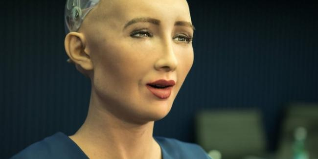 Robot 'Sophia'nın konuşacağı ikinci dil belli oldu