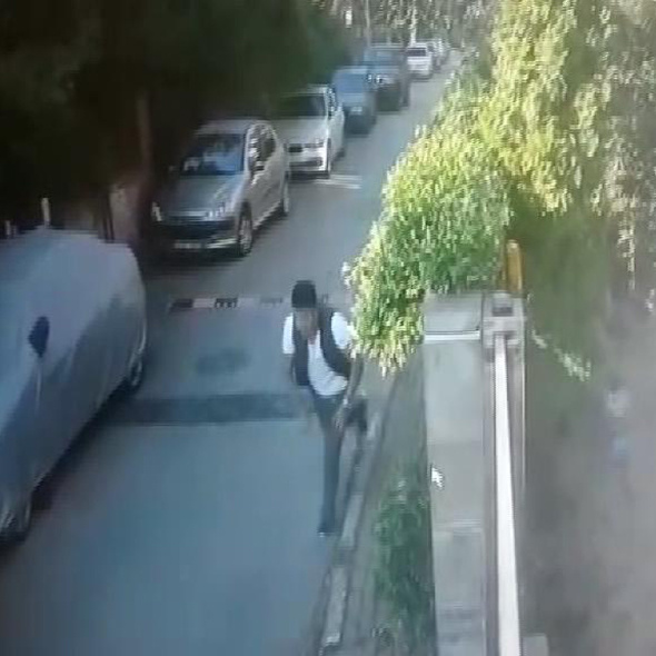 İstanbul'da tuhaf olay: Soydukları eve dönen hırsızlar böyle yalvardı!