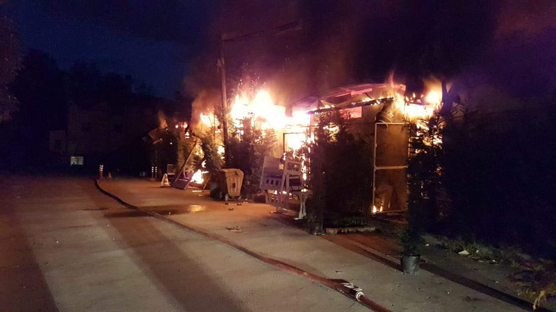Sapanca'da 10 kafeterya alev alev yandı