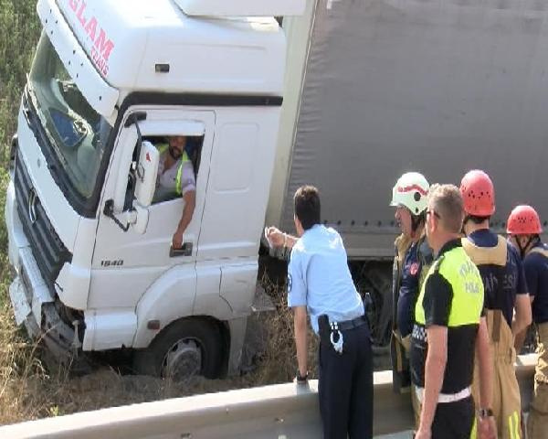 İstanbul'da hareketli saatler! Bıçak çekti kimseyi yaklaştırmıyor...