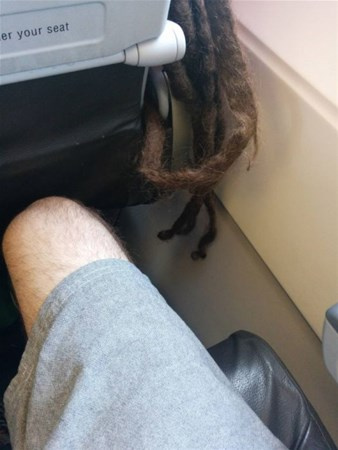 Uçakta böyle yakalandı rezil adamı sosyal medya ifşa etti