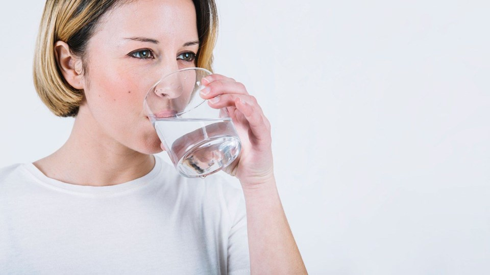 Böbrek sağlığı hakkında doğru bilinen 8 yanlış! Çok su içmek aslında...