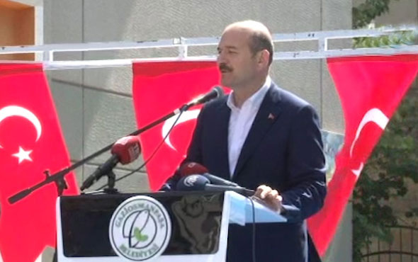 Bakan Soylu mezun olduğu okulda karne dağıttı