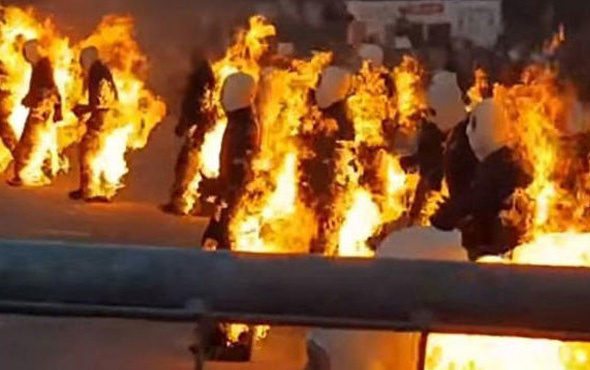 Şehrin göbeğinde 32 kişi aynı anda kendini ateşe verdi!