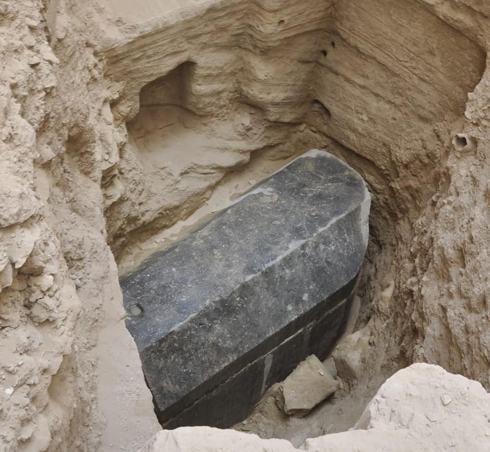 Mısır'da 30 tonluk lahit bulundu