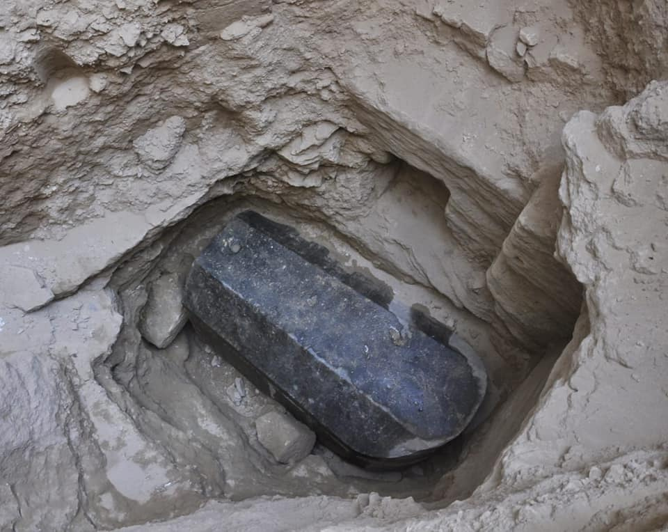 Mısır'da 30 tonluk lahit bulundu