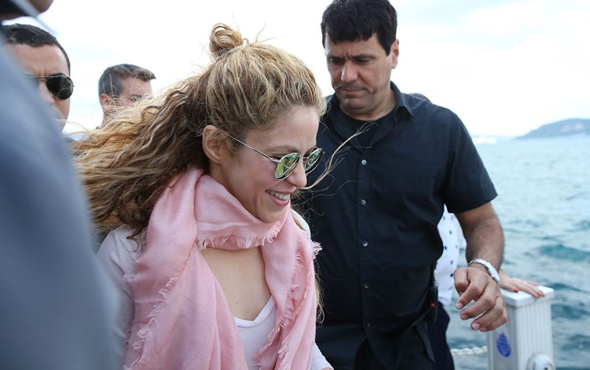 Shakira konser öncesi Boğaz turu yaptı