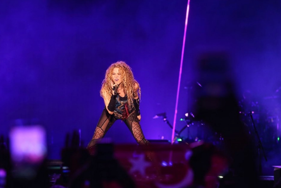 Shakira İstanbul'u salladı ünlüler akın etti